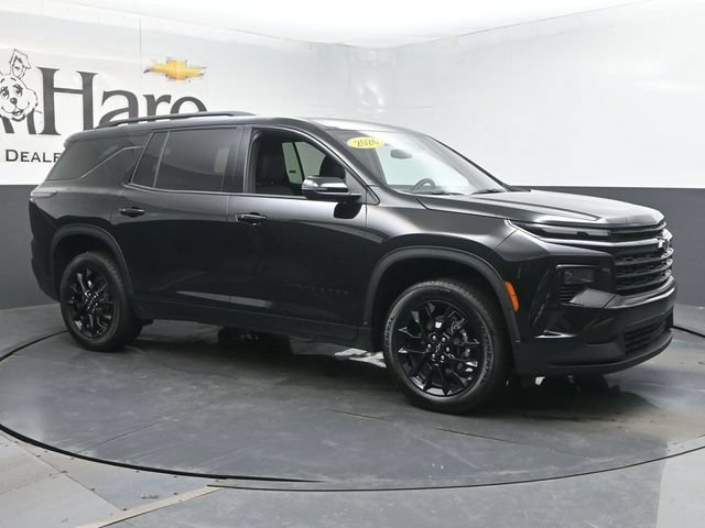 Used 2026 Chevrolet Traverse LT w/ Midnight/Sport Edition FWD image 6