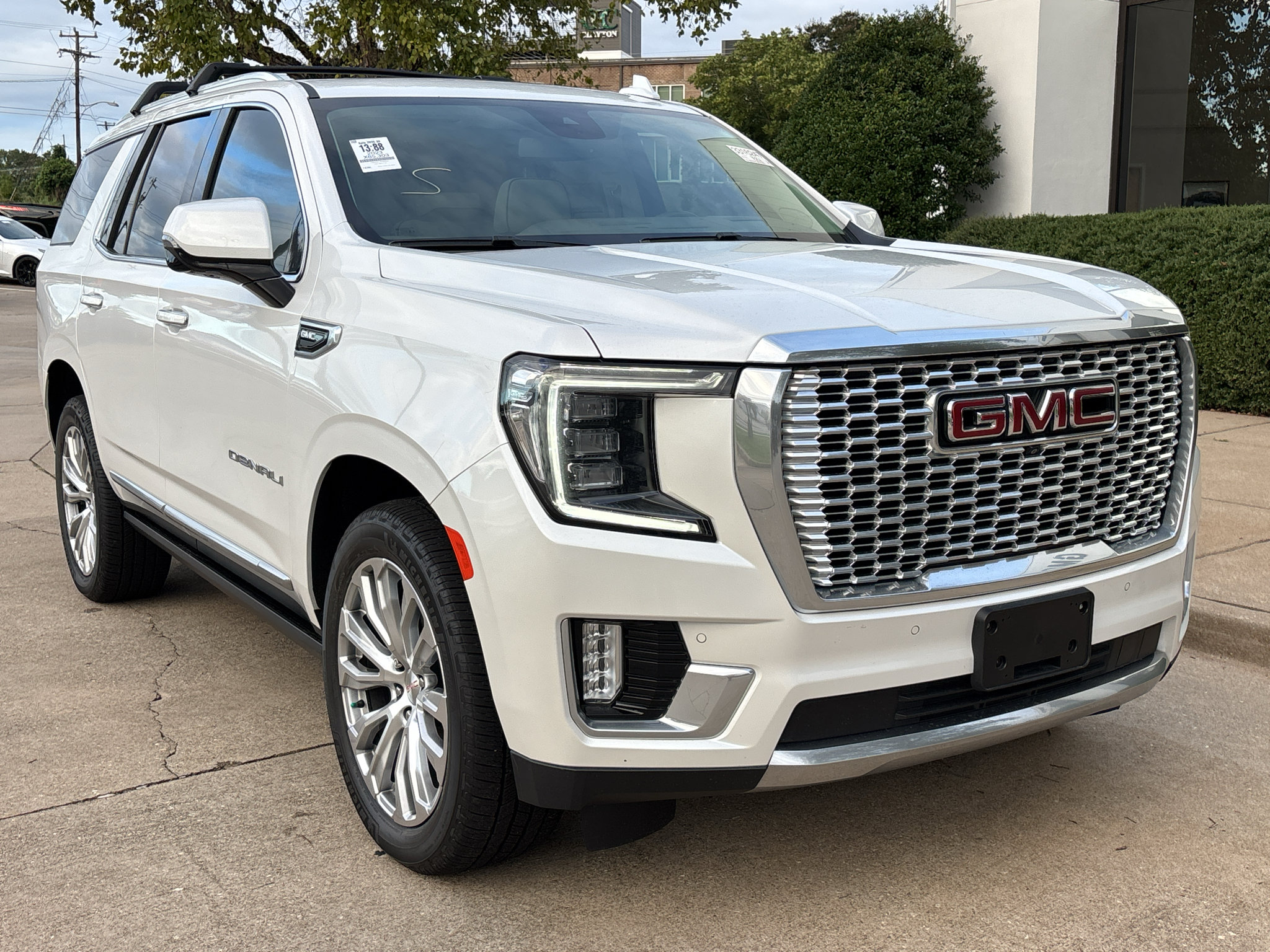 Used 2023 GMC Yukon Denali AWD/4WD image 1