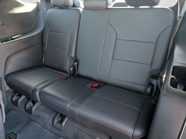 Used 2025 Chevrolet Traverse Z71 AWD/4WD image 19