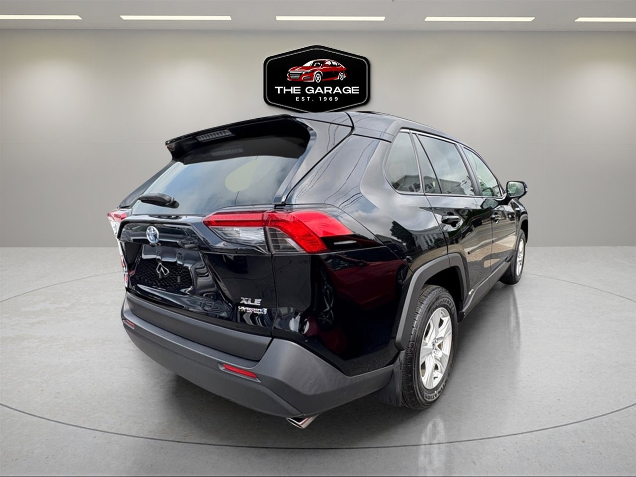 Used 2021 Toyota RAV4 XLE w/ Convenience Package image 6