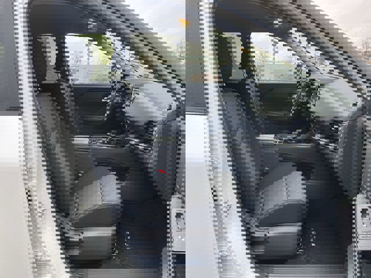 Used 2024 Nissan Rogue SV image 16