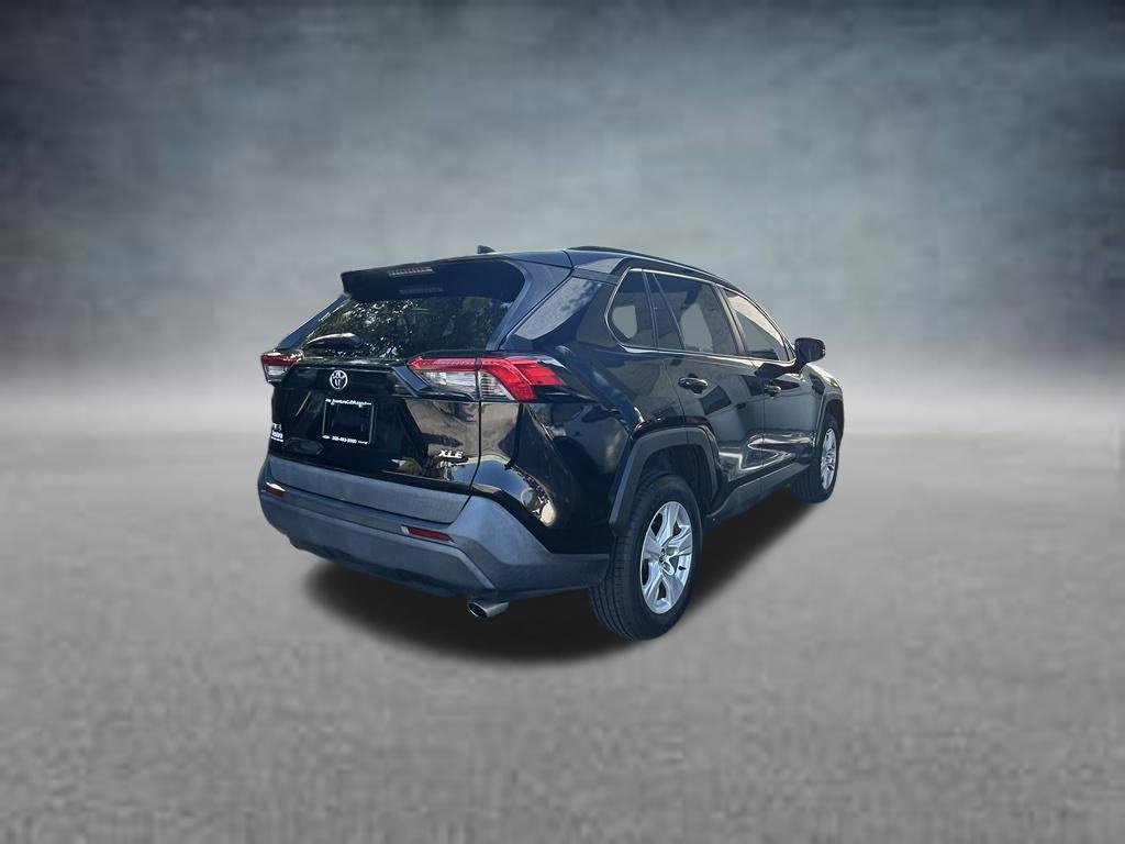 Used 2021 Toyota RAV4 XLE w/ Convenience Package FWD image 7