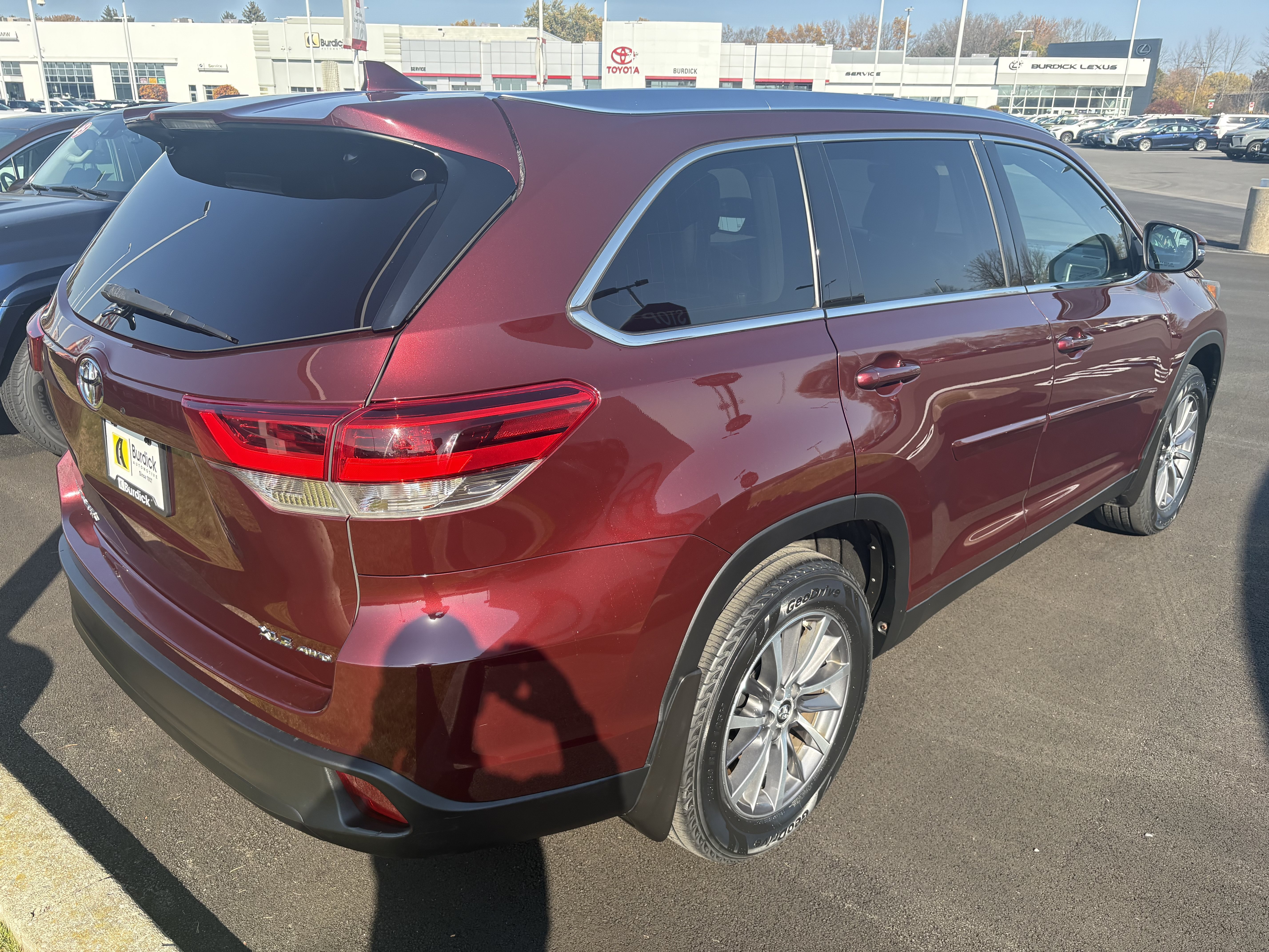 Used 2019 Toyota Highlander XLE AWD/4WD image 5