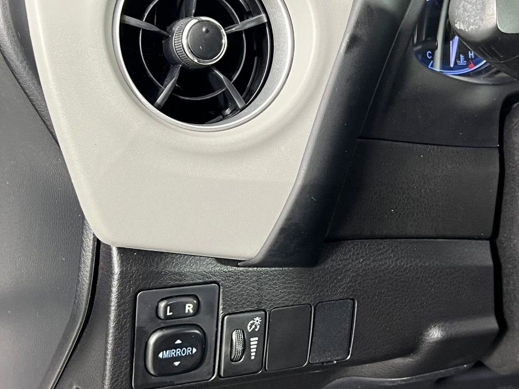 Used 2019 Toyota Corolla LE image 22