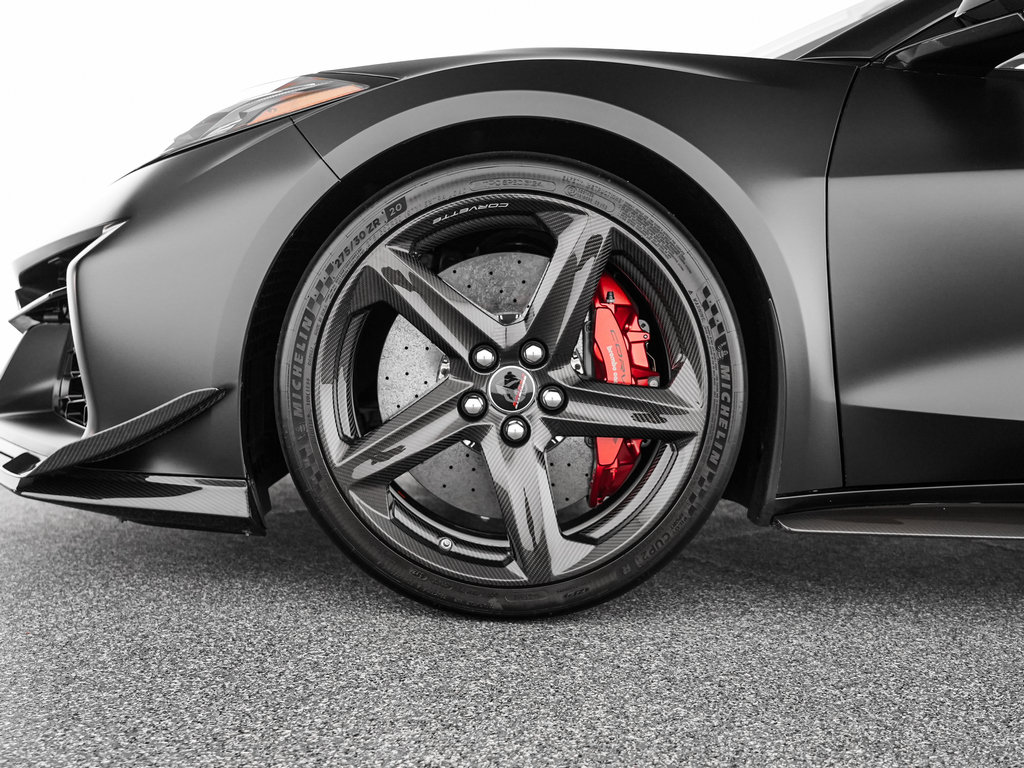 Used 2024 Chevrolet Corvette Z06 w/ Z07 Performance Package RWD image 32