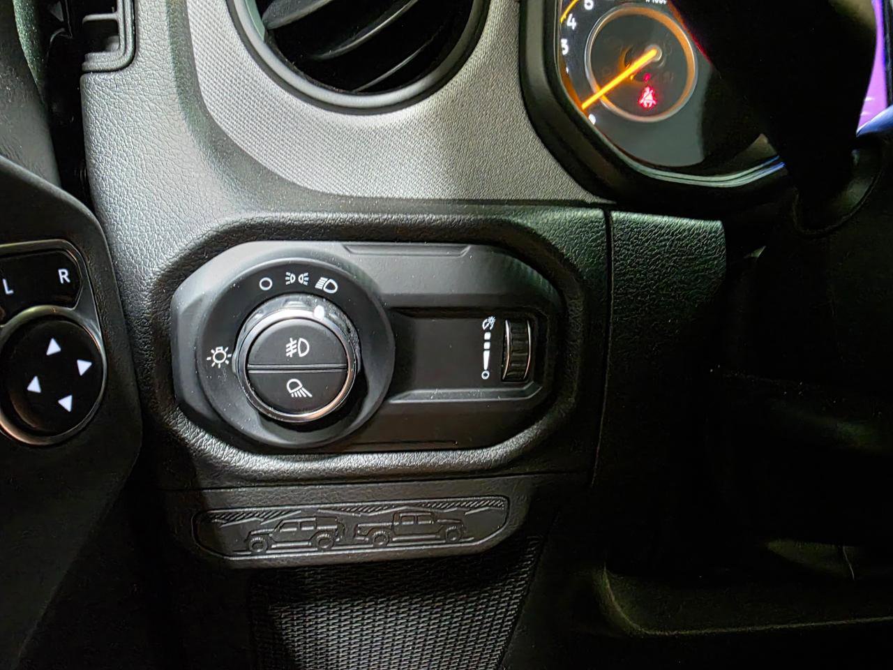 Used 2025 Jeep Gladiator Sport image 41