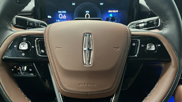 Used 2025 Lincoln Aviator Reserve AWD/4WD image 16