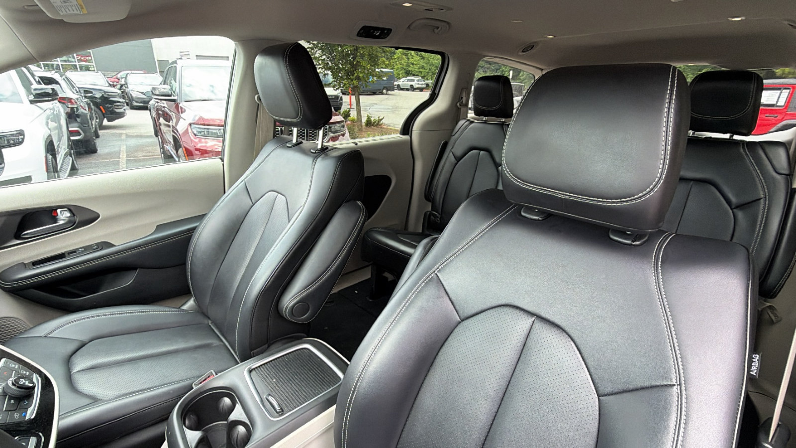Used 2024 Chrysler Pacifica Touring-L FWD image 17