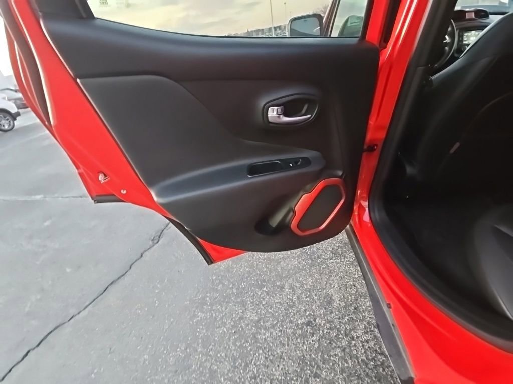 Used 2016 Jeep Renegade Trailhawk w/ Premium Trailhawk Package image 24