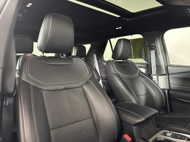 Used 2023 Ford Explorer ST w/ Equipment Group 401A AWD/4WD image 31