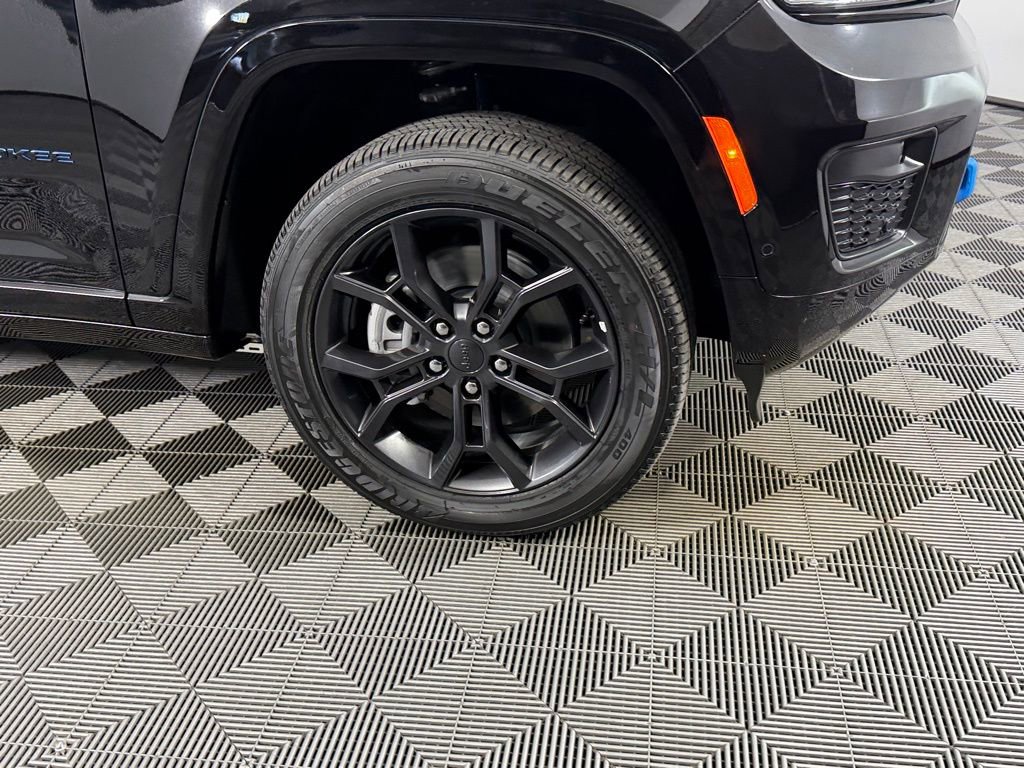 Used 2025 Jeep Grand Cherokee Limited 4xe image 12