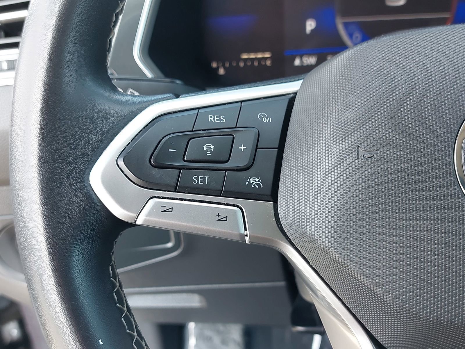 Used 2022 Volkswagen Tiguan SE image 19