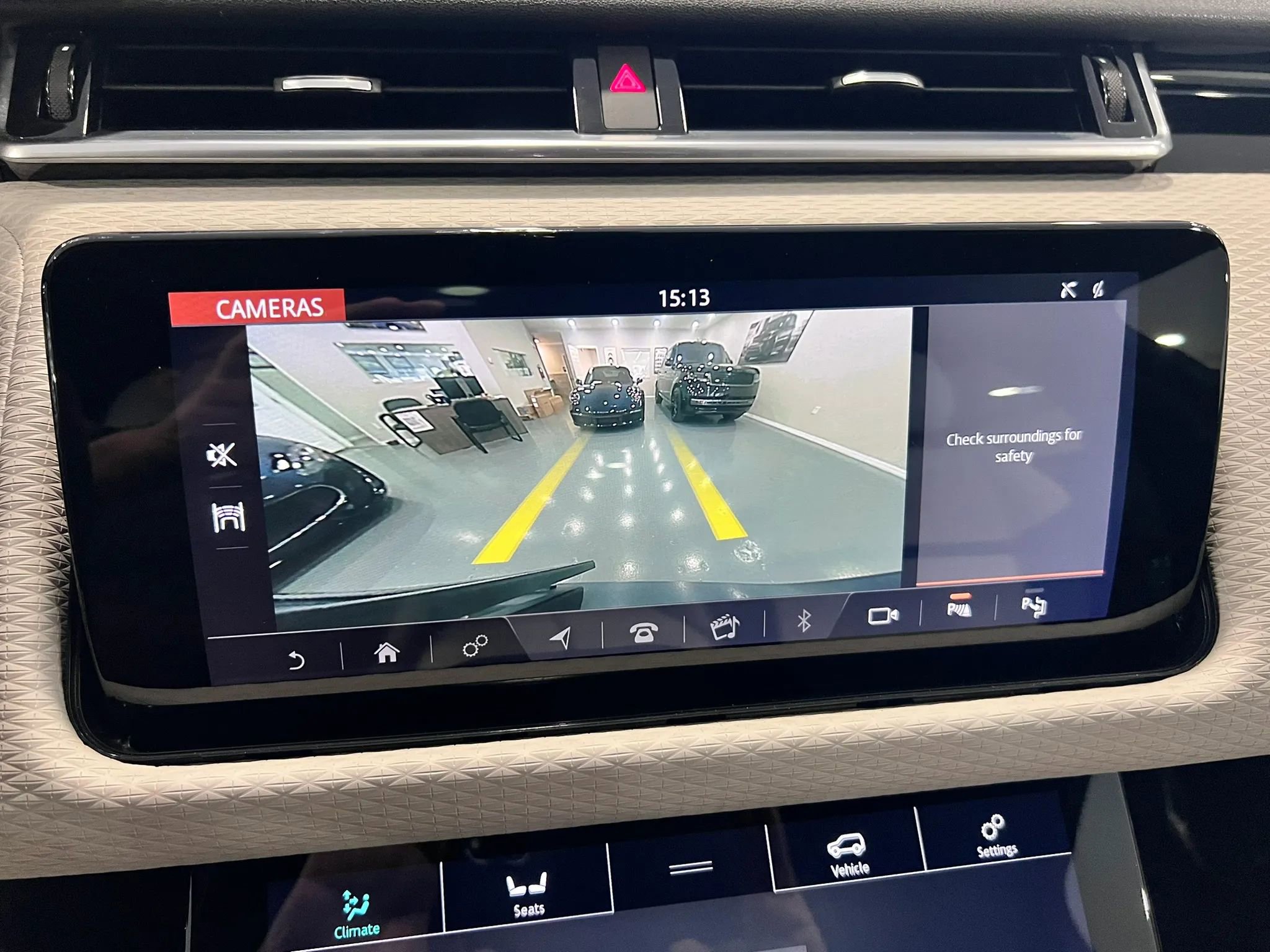Used 2019 Land Rover Range Rover Velar R-Dynamic SE AWD/4WD image 25