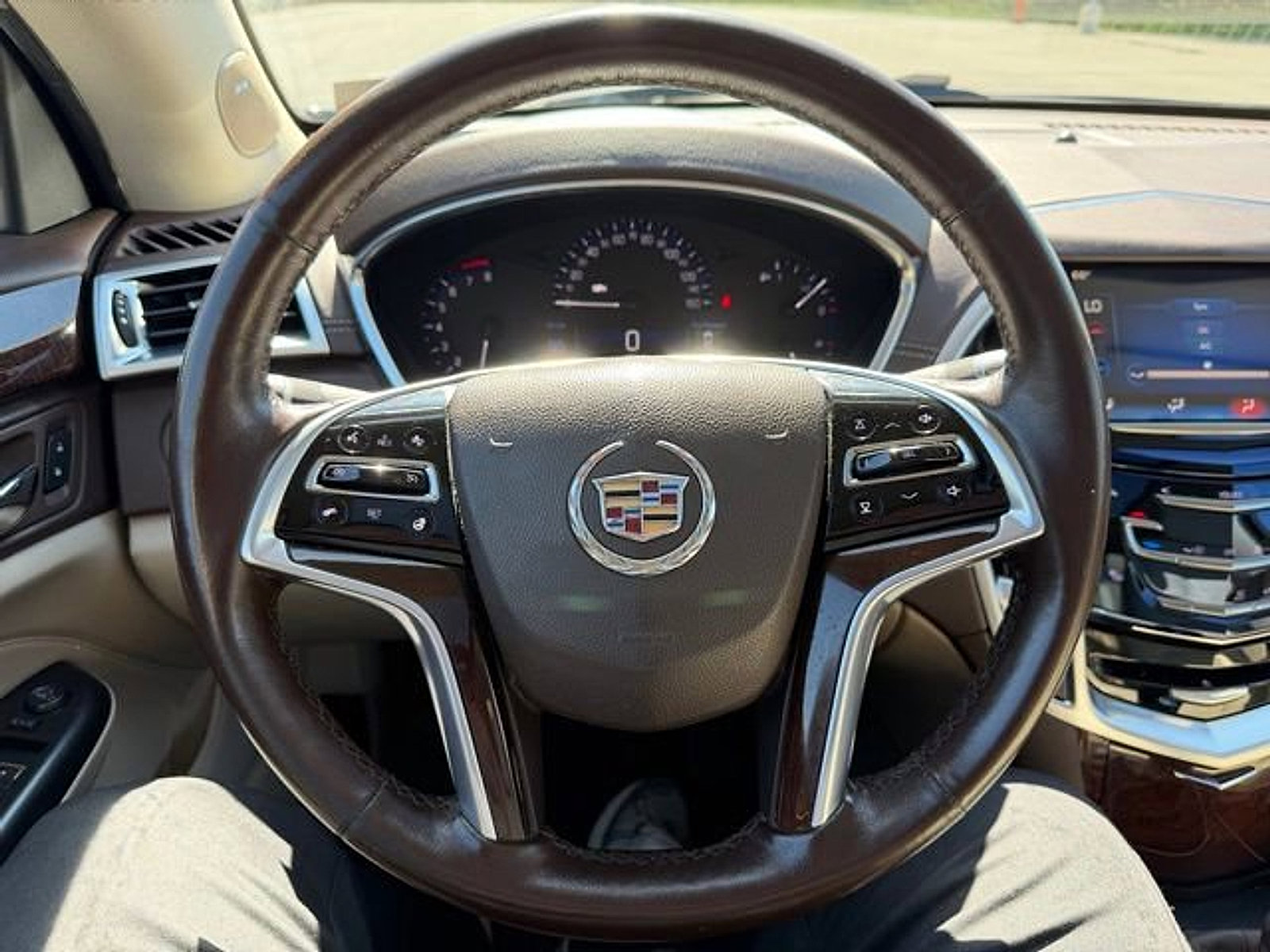 Used 2016 Cadillac SRX Luxury w/ Driver Awareness Package AWD/4WD image 15