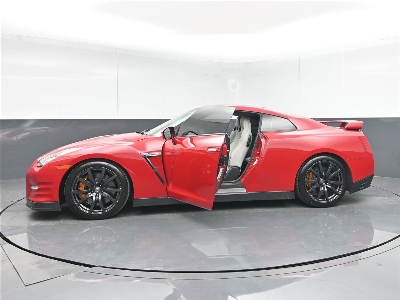 Used 2013 Nissan GT-R Premium AWD/4WD image 39