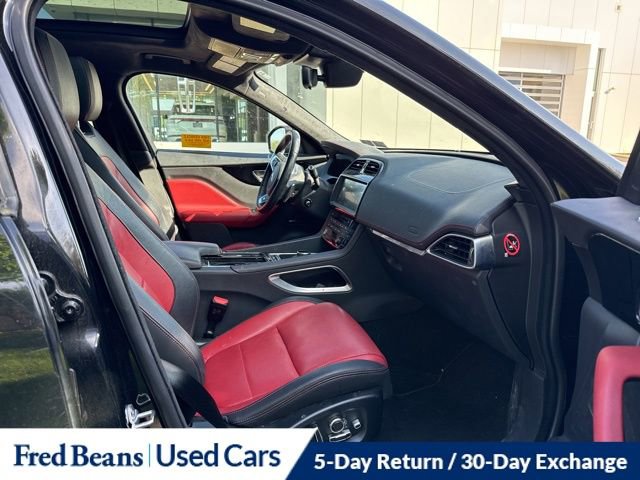 Used 2019 Jaguar F-PACE R-Sport image 17