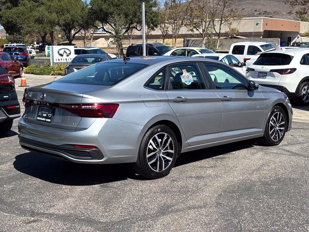 Used 2026 Volkswagen Jetta SE FWD image 3