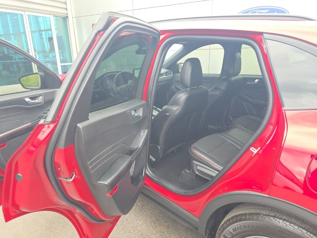 Used 2025 Ford Escape ST-Line w/ Equipment Group 301A image 31