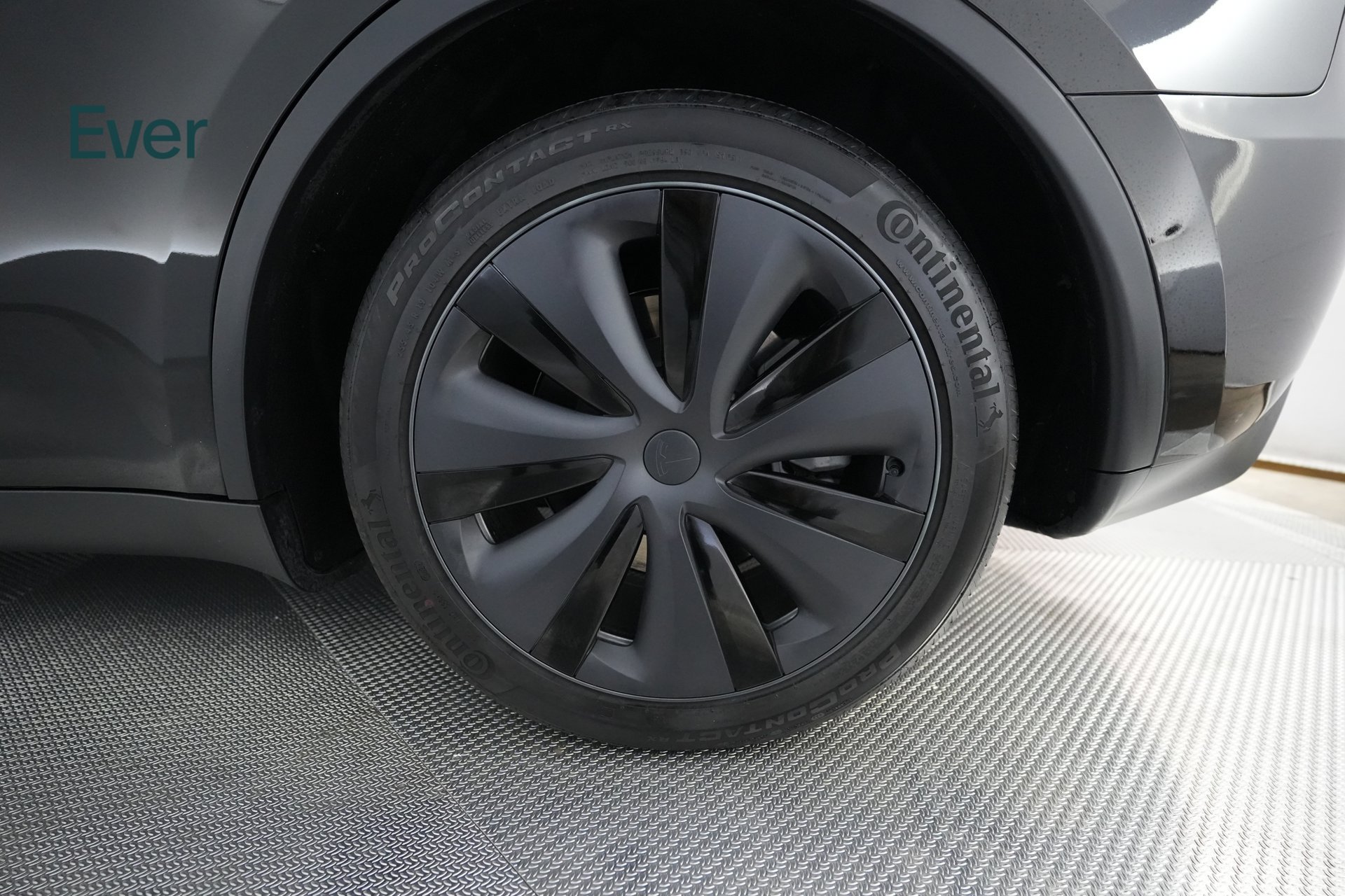 Used 2025 Tesla Model Y Long Range RWD image 9