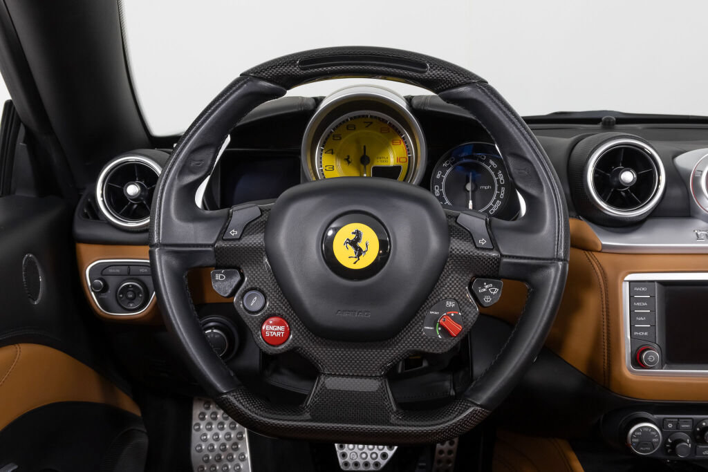 Used 2016 Ferrari California T RWD image 30