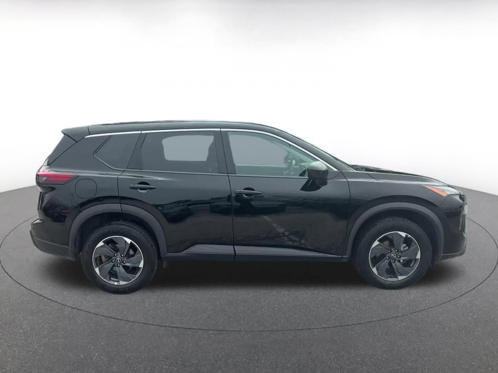 Used 2025 Nissan Rogue SV FWD image 15