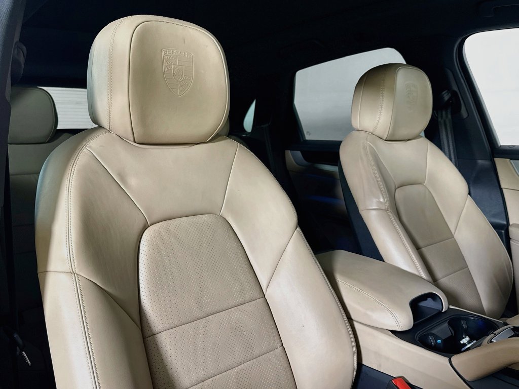Certified 2024 Porsche Cayenne AWD/4WD image 18