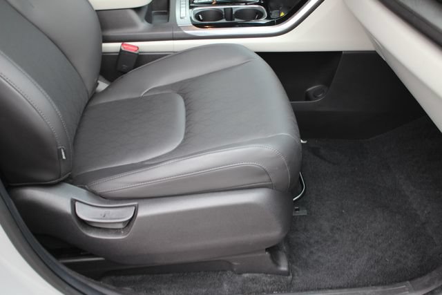 Used 2024 Kia Carnival EX FWD image 33