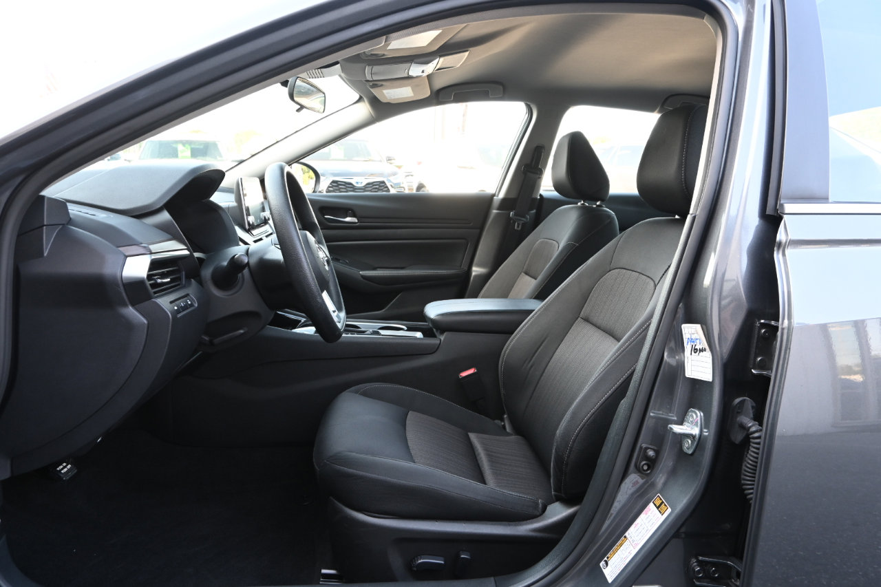 Used 2024 Nissan Altima 2.5 SV image 14