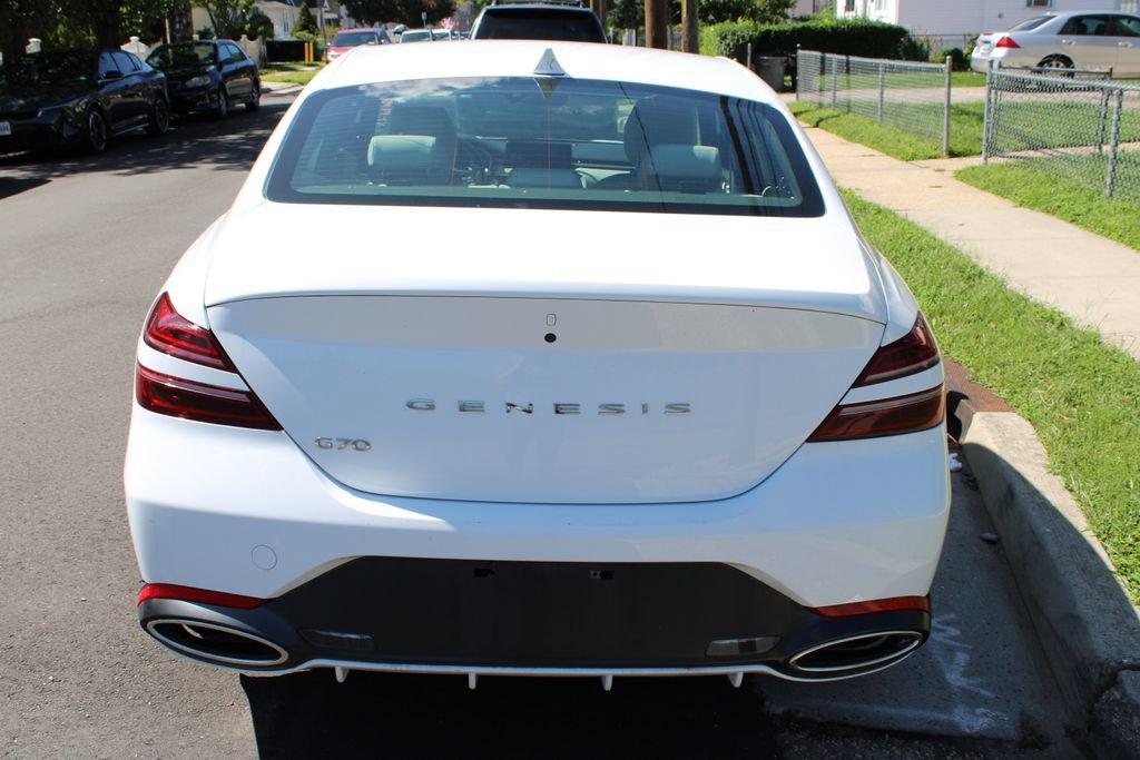 Used 2024 Genesis G70 2.5T image 6