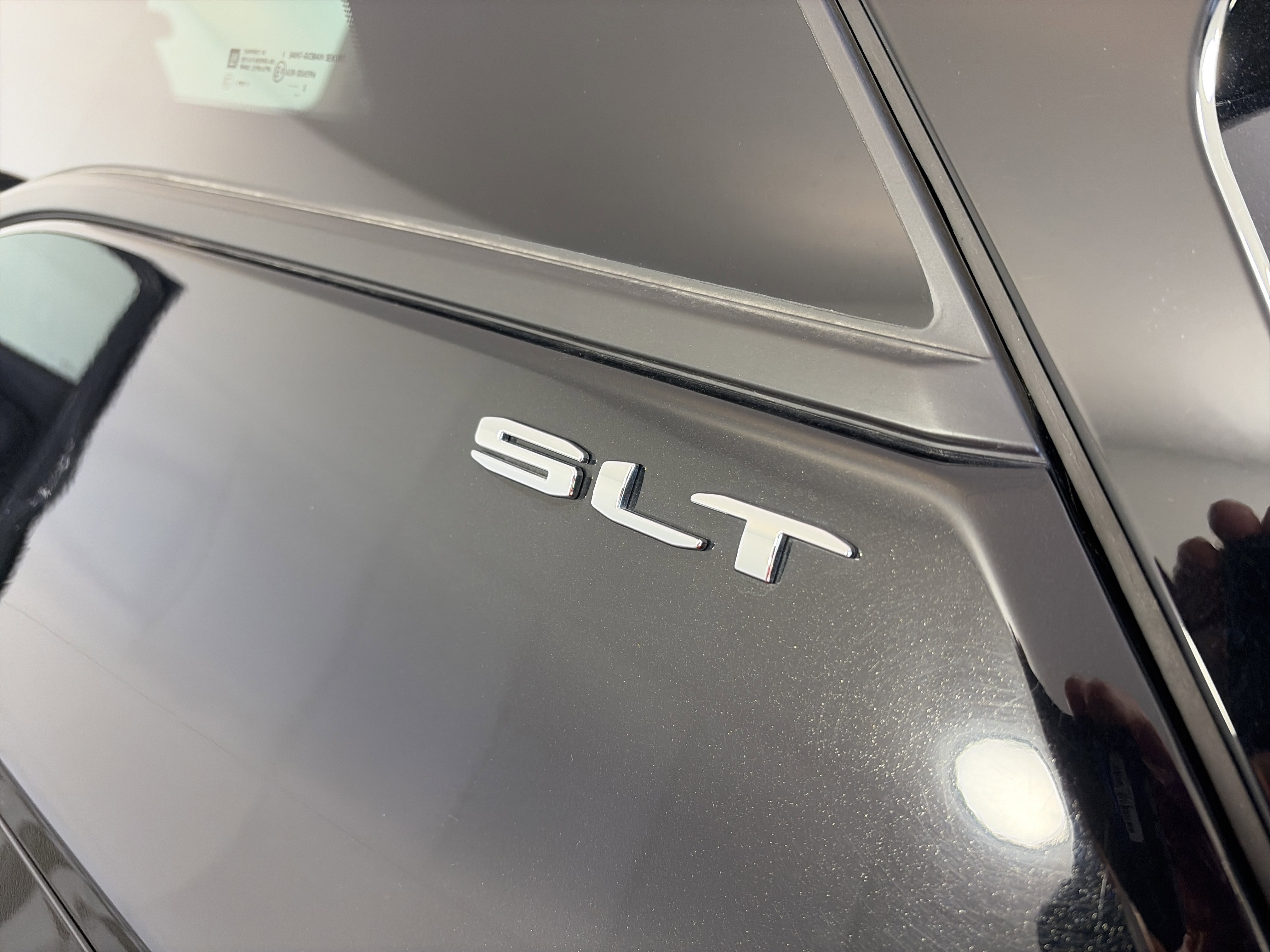 Used 2023 GMC Terrain SLT image 18