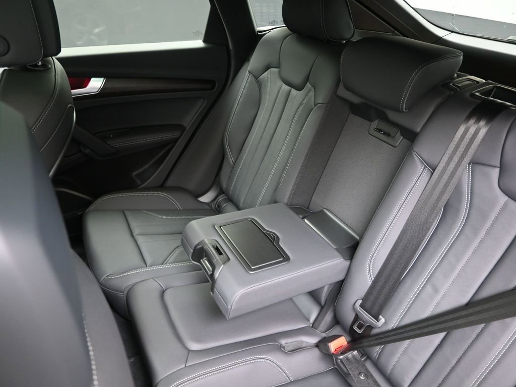Certified 2025 Audi Q5 2.0T Premium Plus w/ Premium Plus Package image 19