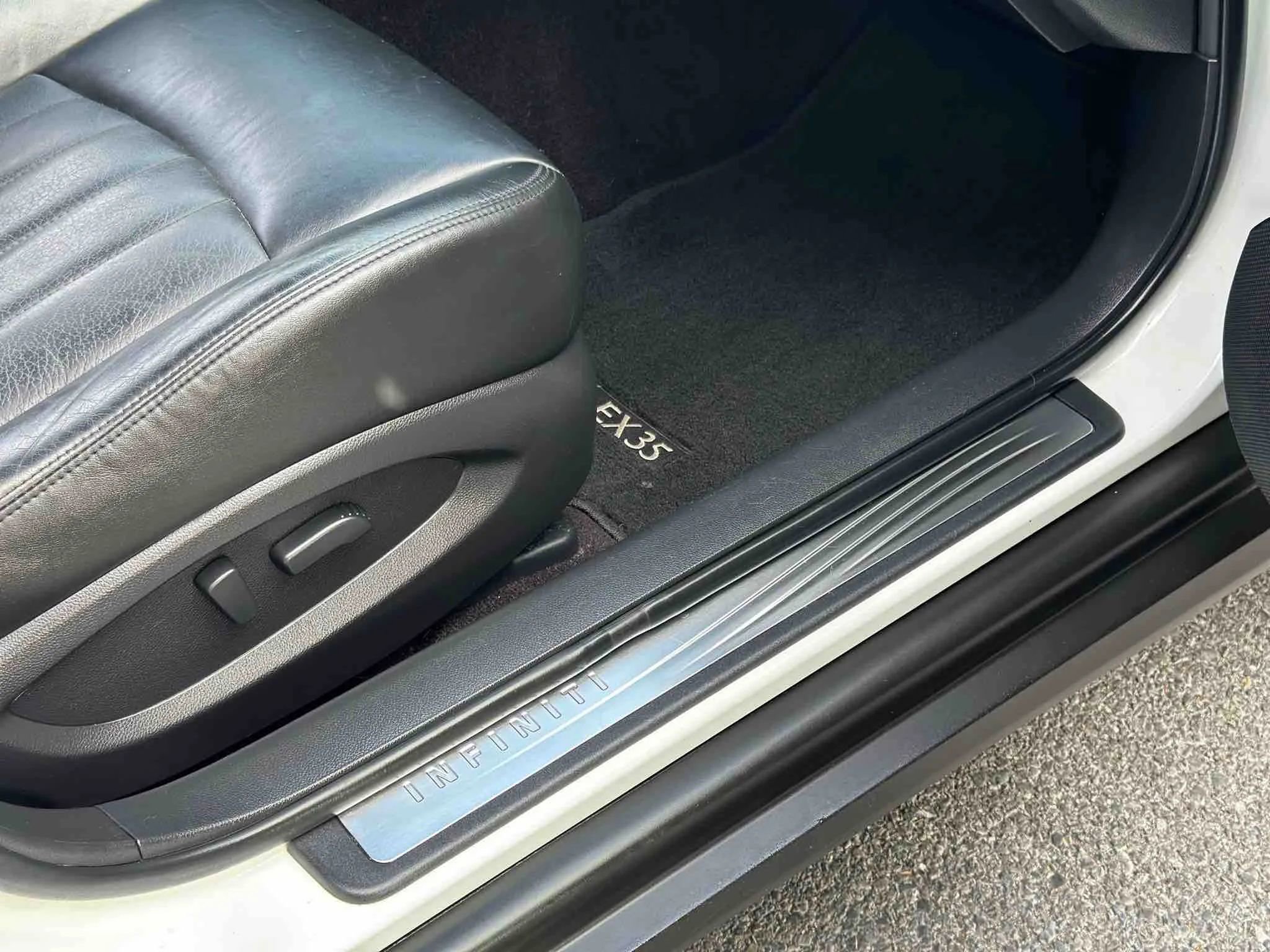 Used 2012 INFINITI EX35 Journey w/ Premium Pkg image 41