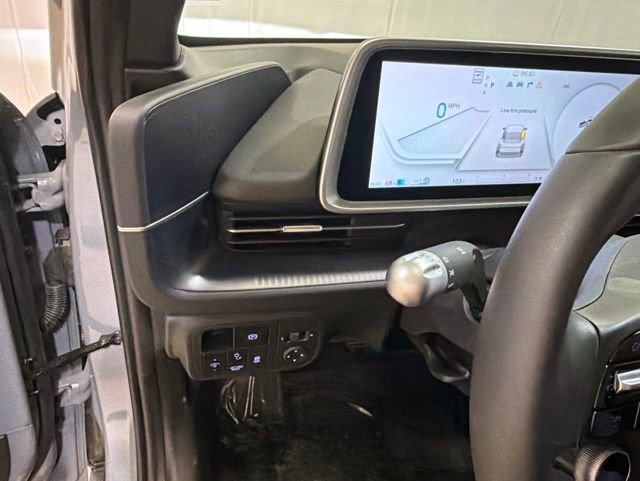 Used 2025 Hyundai Ioniq 6 SE AWD/4WD image 15