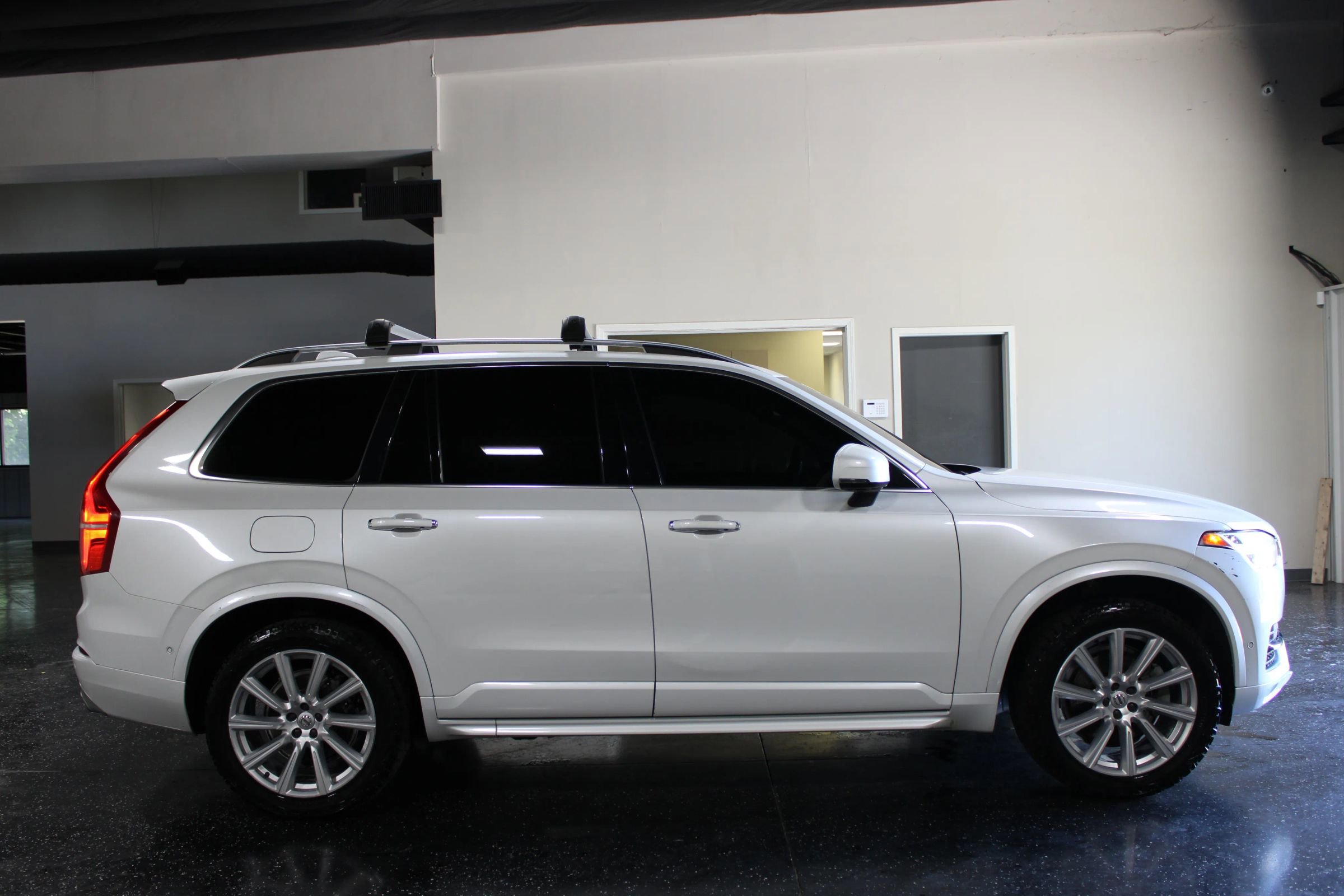 Used 2017 Volvo XC90 T6 Momentum w/ Vision Package AWD/4WD image 2