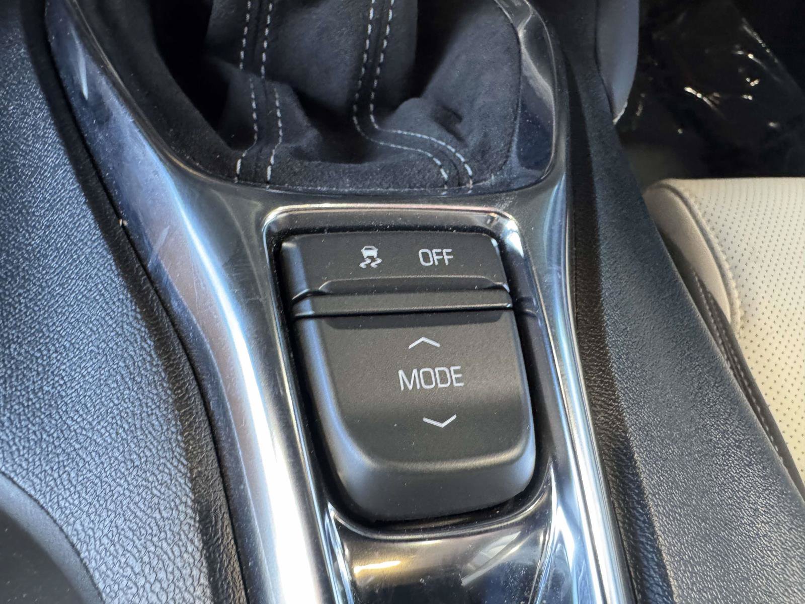 Used 2024 Chevrolet Camaro LT RWD image 32
