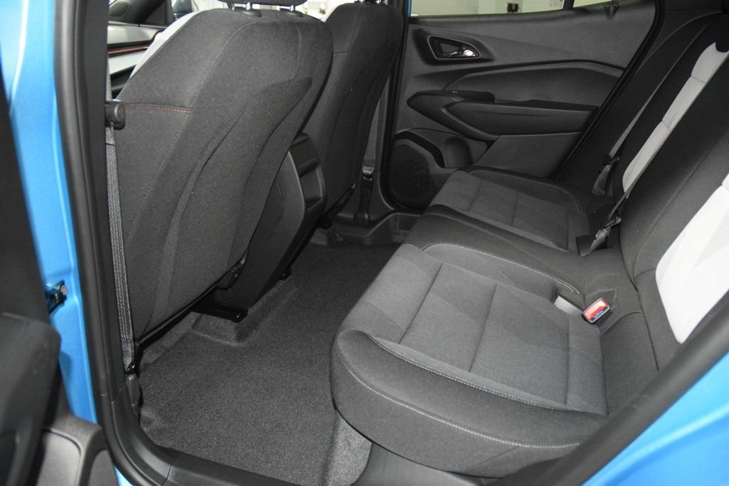 New 2026 Chevrolet Trax RS w/ Sunroof Package FWD image 37