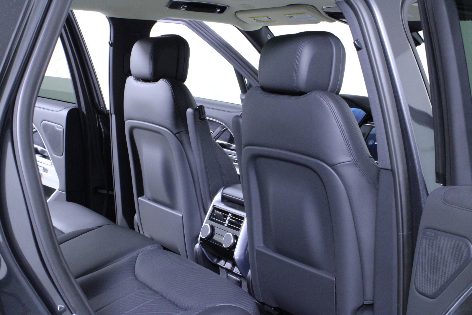 New 2025 Land Rover Range Rover SE image 11