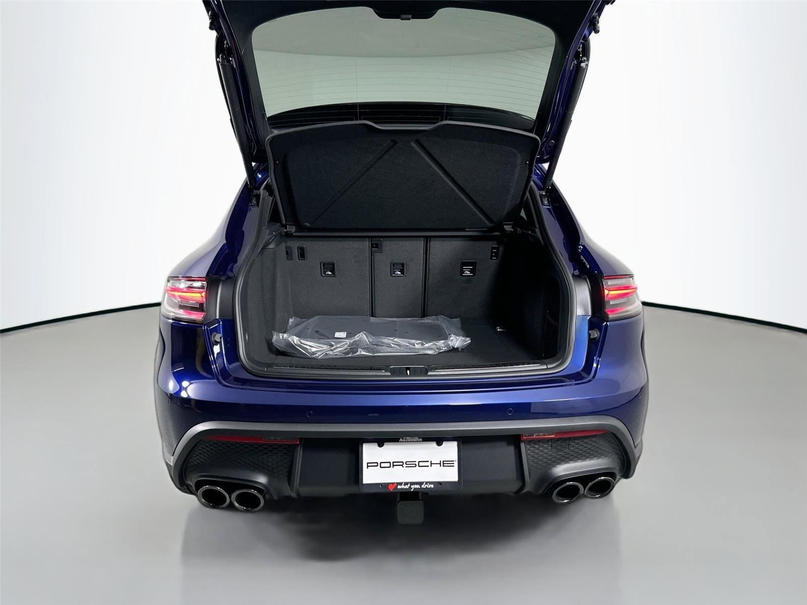 Certified 2026 Porsche Macan Turbo AWD/4WD image 36