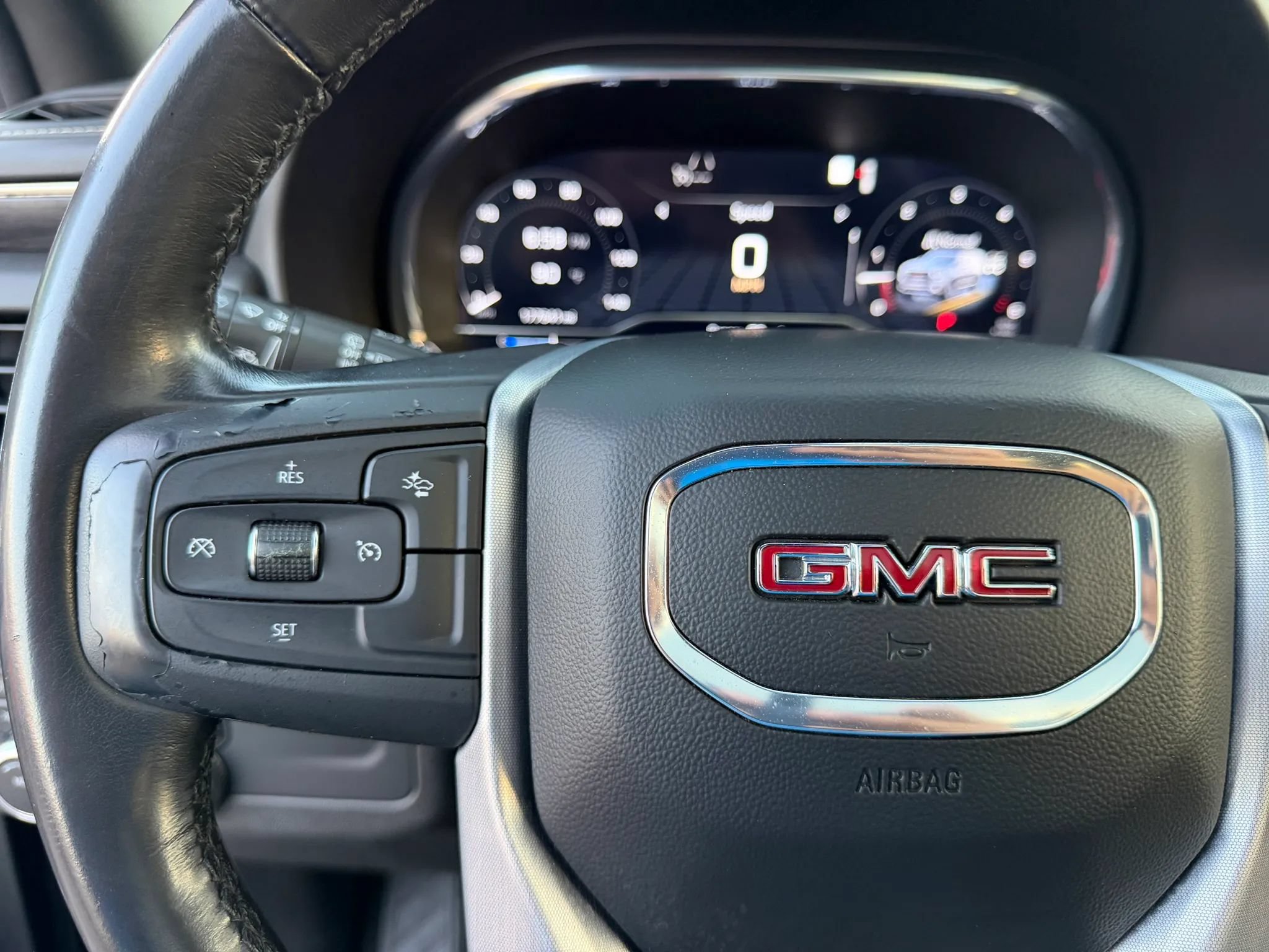 Used 2023 GMC Yukon XL SLT AWD/4WD image 35