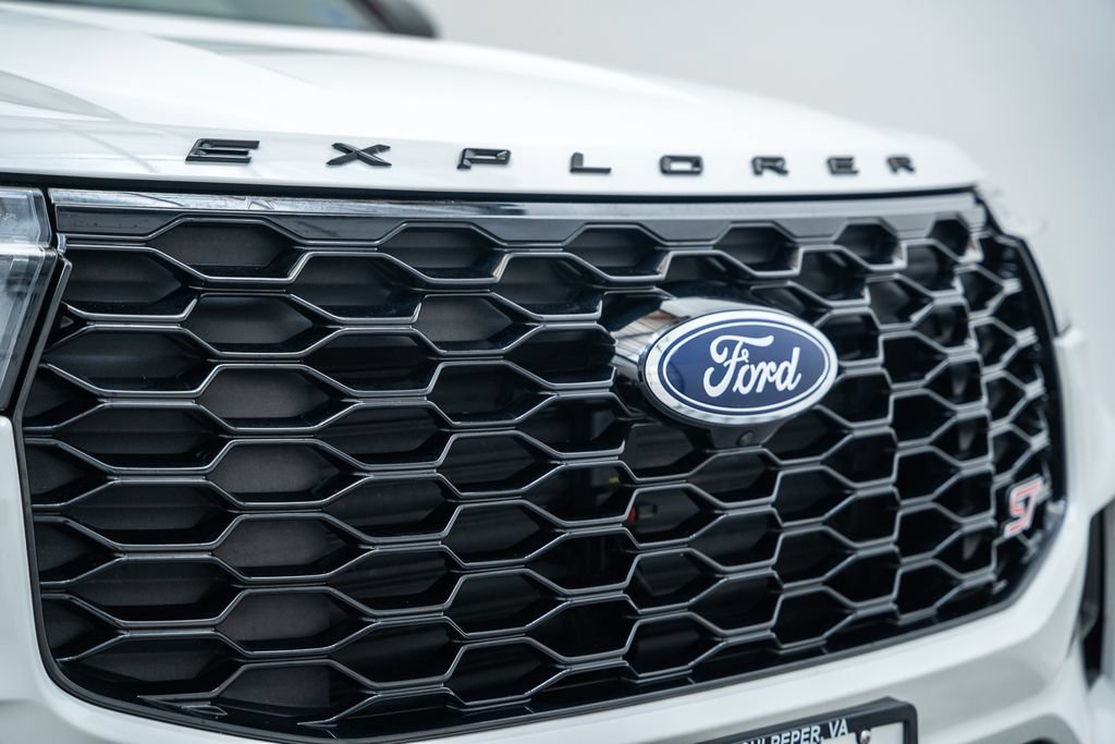 Used 2025 Ford Explorer ST w/ Sun And Sound Package AWD/4WD image 12