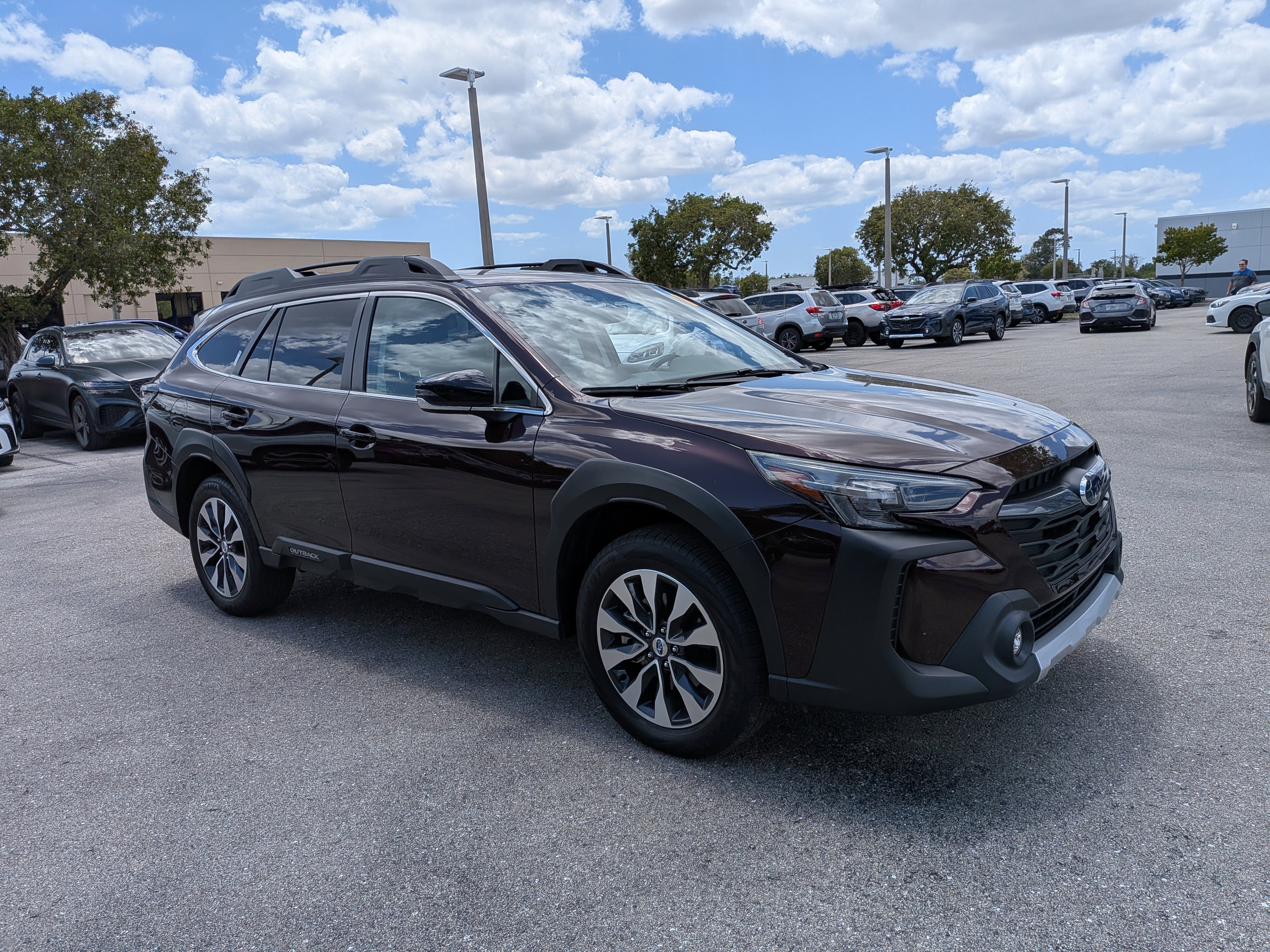 Used 2023 Subaru Outback Limited image 1