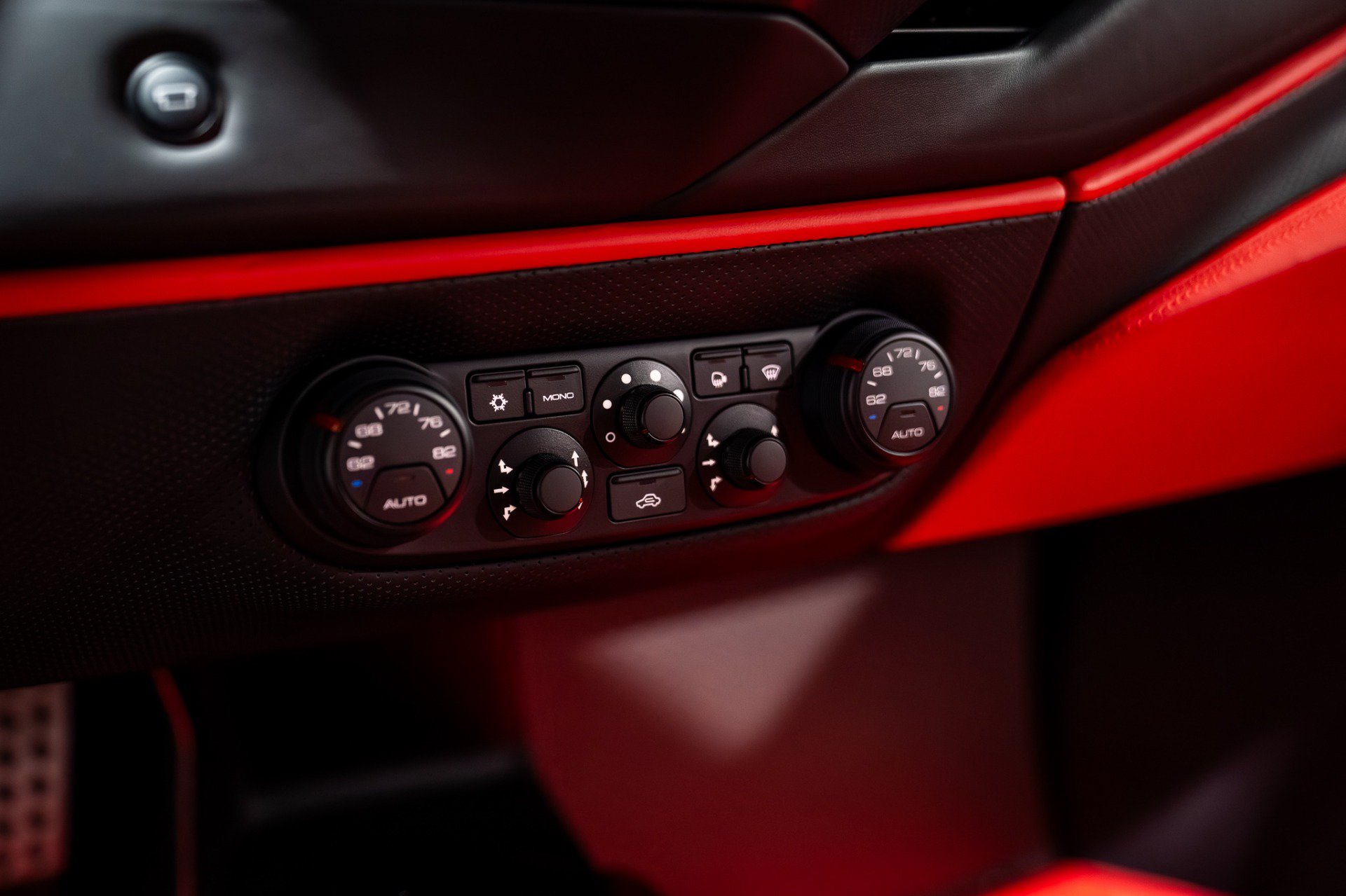 Used 2020 Ferrari 488 Pista Coupe RWD image 25