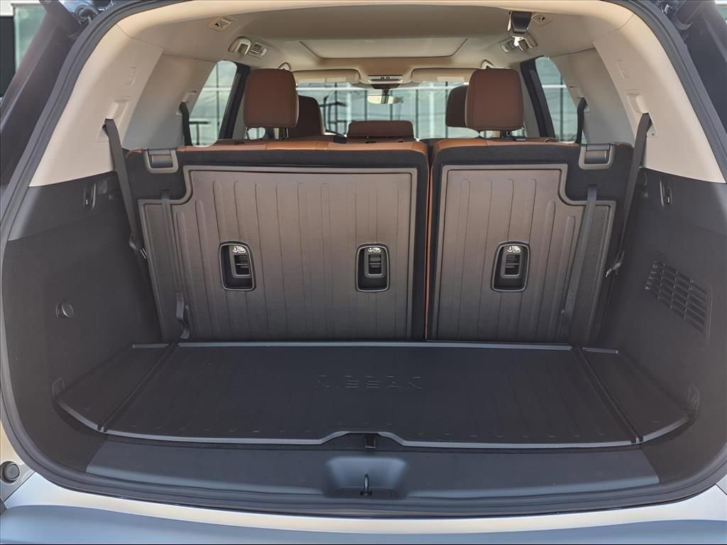 New 2025 Nissan Pathfinder Platinum w/ Cargo Package image 8