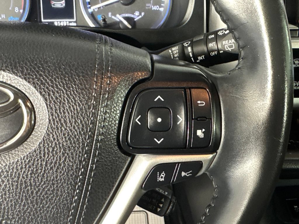 Used 2019 Toyota Highlander XLE AWD/4WD image 19