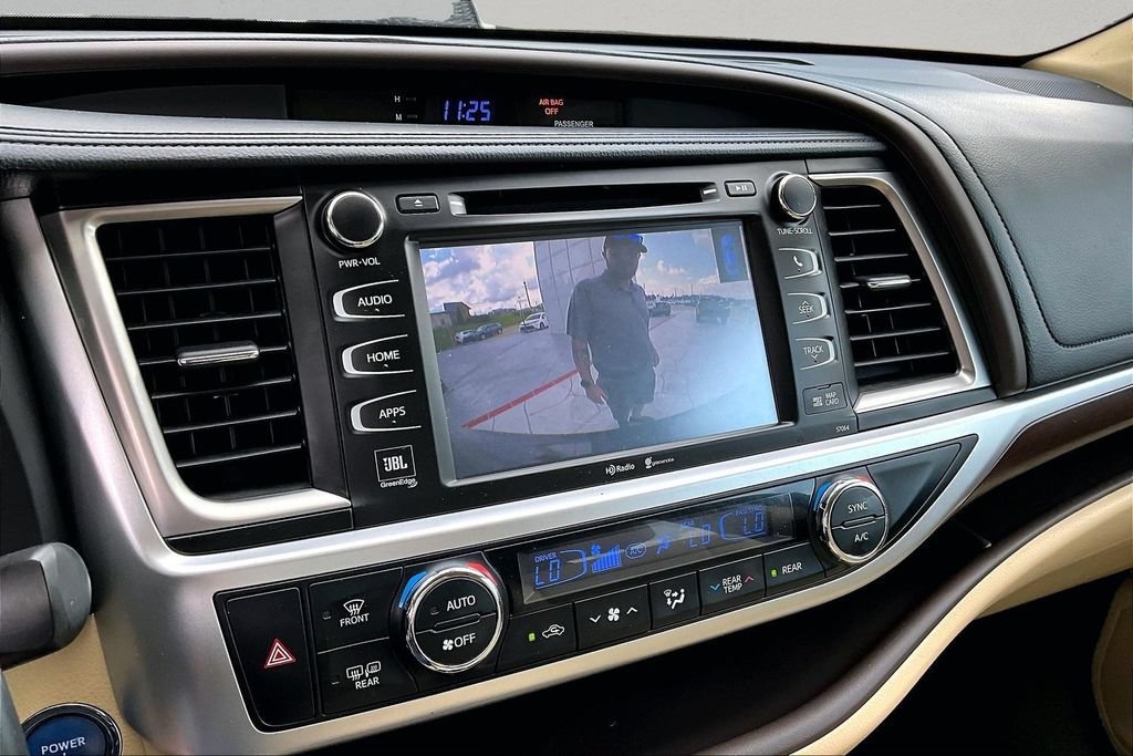 Used 2015 Toyota Highlander Limited Platinum AWD/4WD image 14