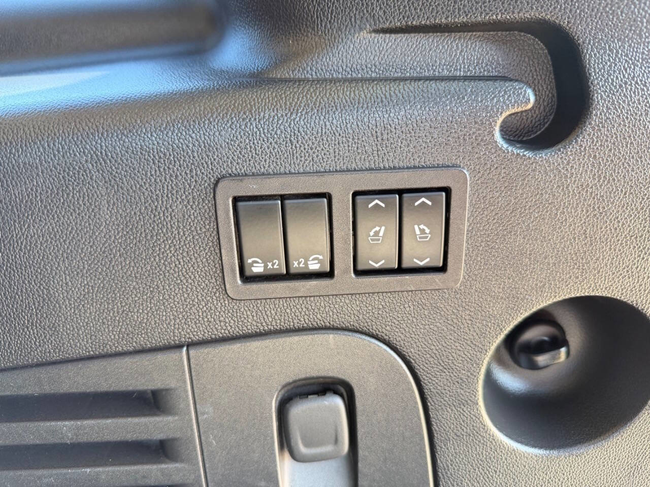 Used 2017 Cadillac Escalade ESV Luxury image 9