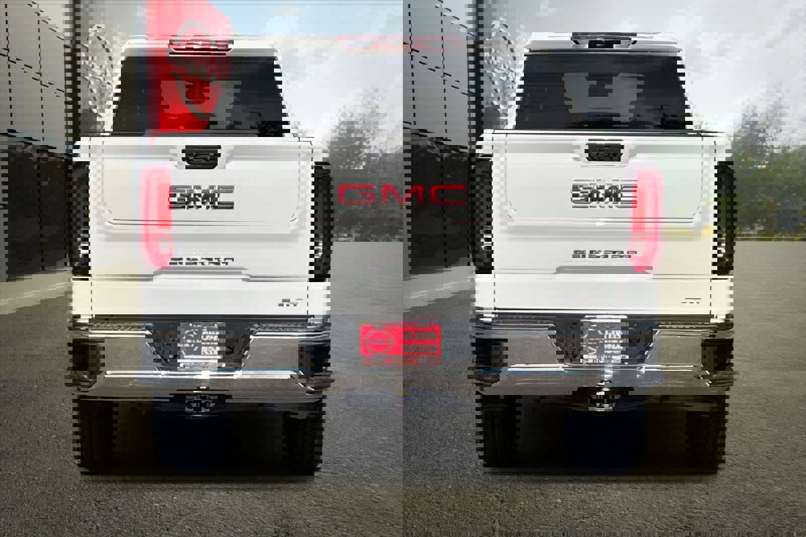 Used 2024 GMC Sierra 1500 SLT image 8