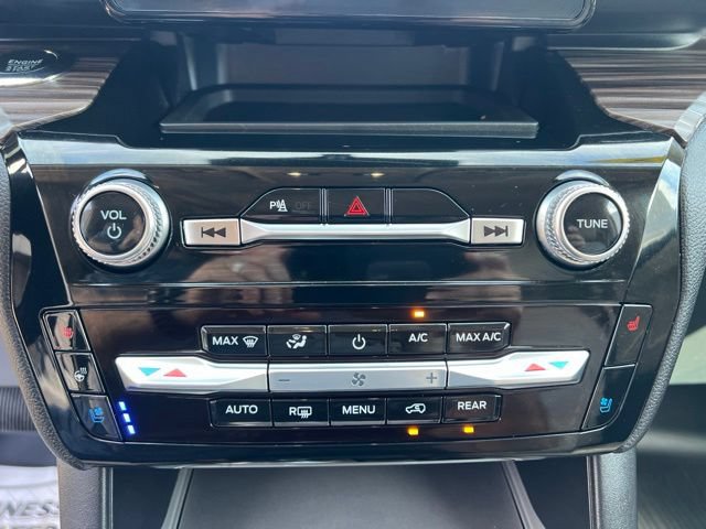 Used 2023 Ford Explorer Limited w/ Equipment Group 301A AWD/4WD image 32