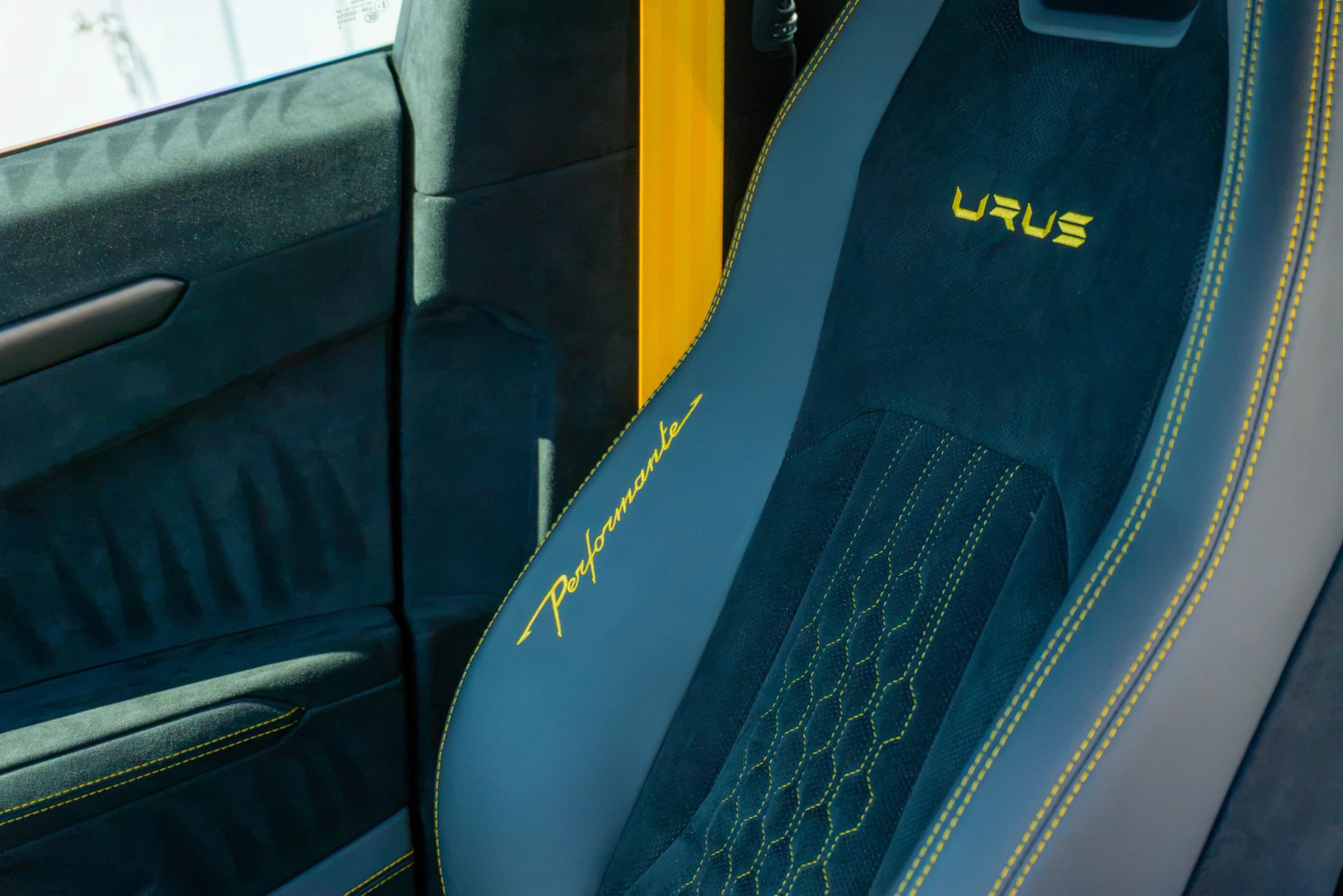 Used 2024 Lamborghini Urus Performante AWD/4WD image 12