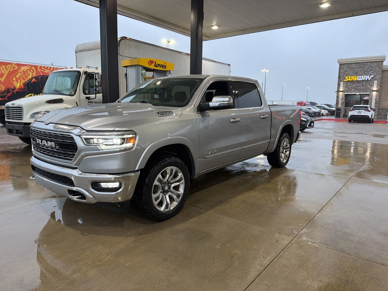 Used 2024 RAM 1500 Limited image 1